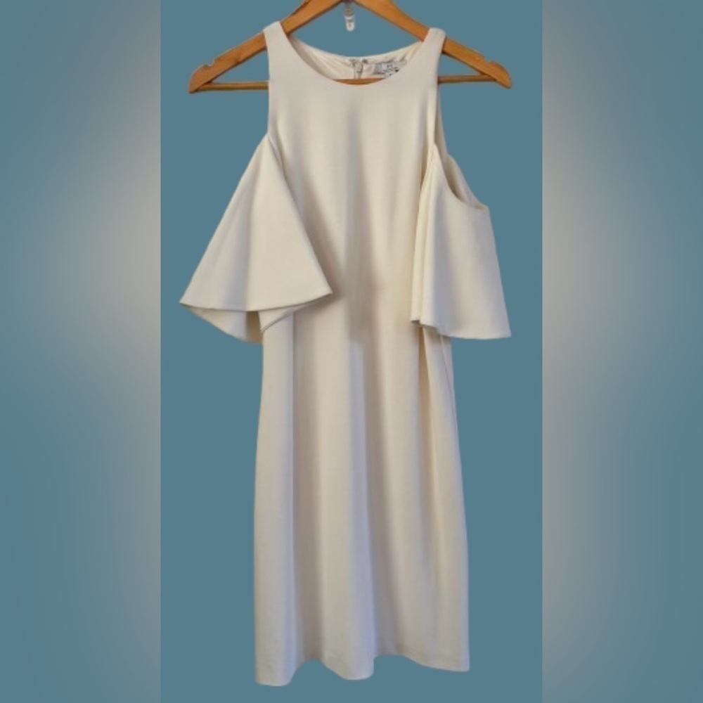 Halston crm cld shldr bell slv soft ponte lined drss SZ 6 wedding luxury